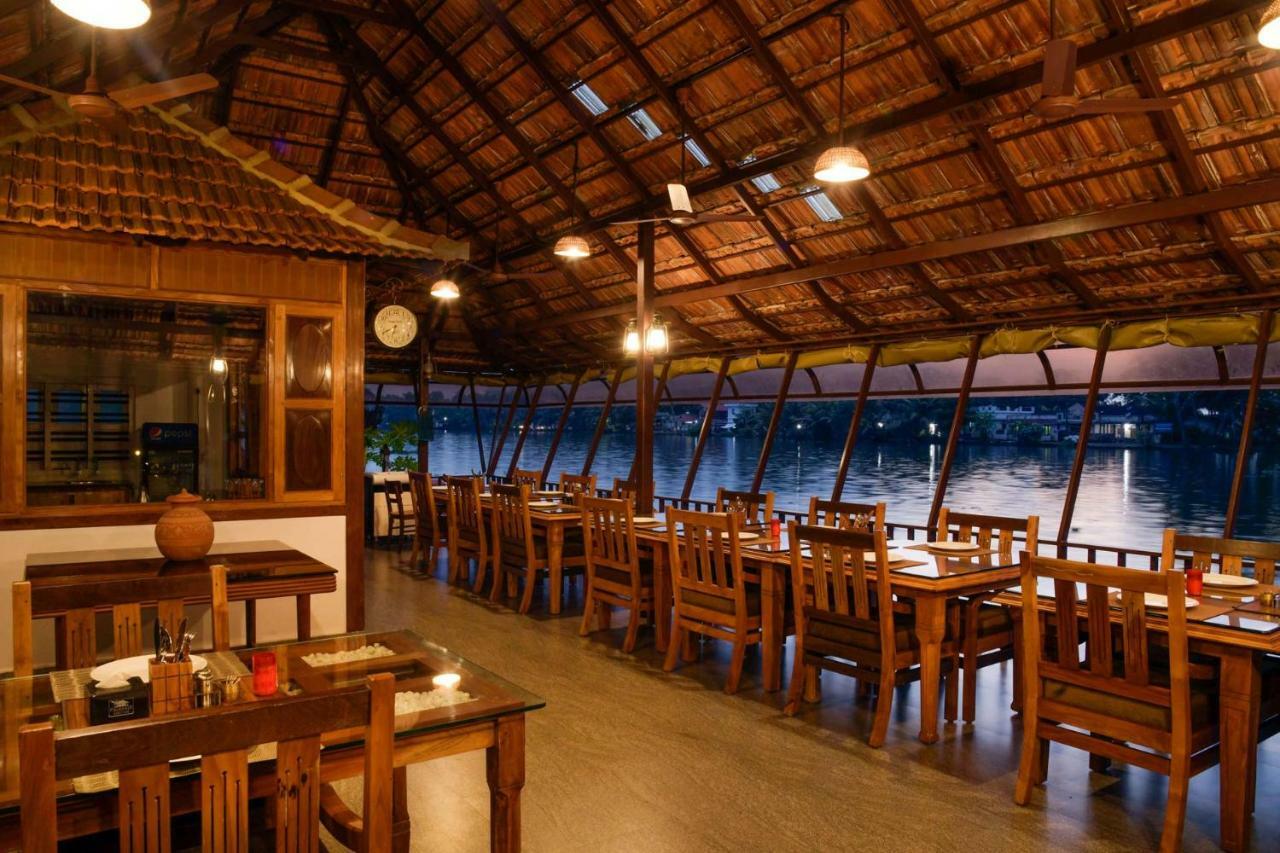 Stayvista At La Riva Heritage Villa With Bicycle Alappuzha Exterior photo